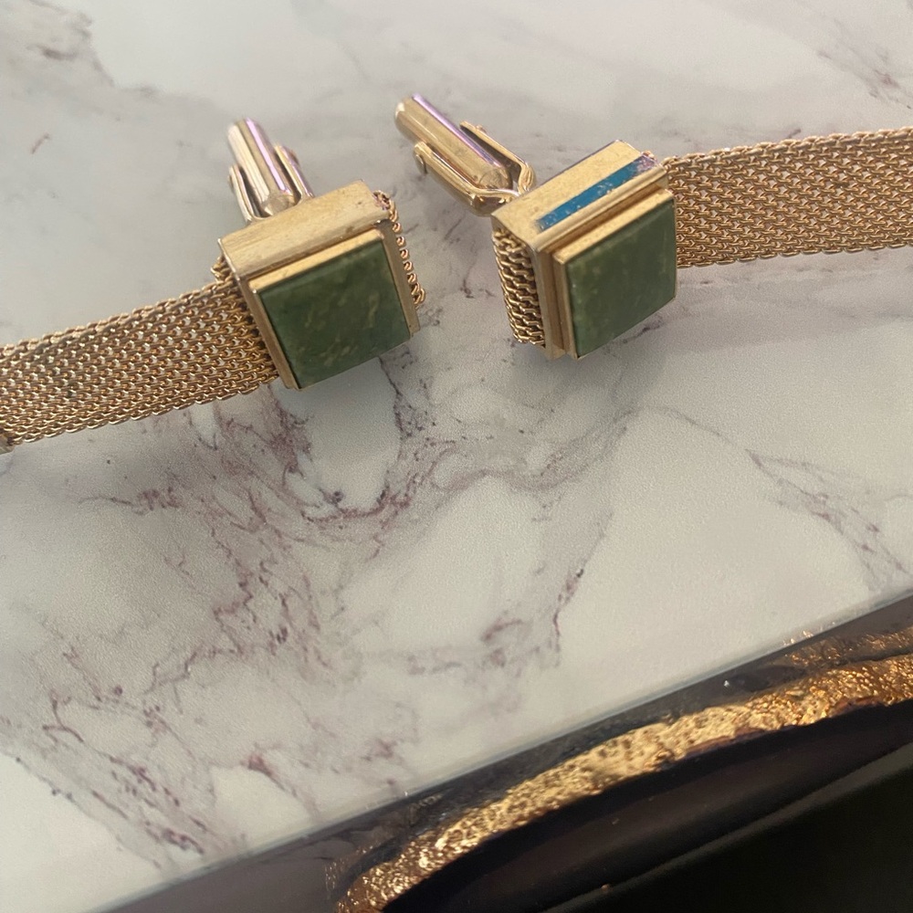 Vintage cufflinks. Green square Jade with gold mesh really cool ❎❎.